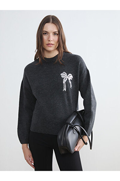 LC Waikiki RMZ GİYİM FARKIYA سترة تريكو نسائية مطرزة بفيونكة على شكل روبا