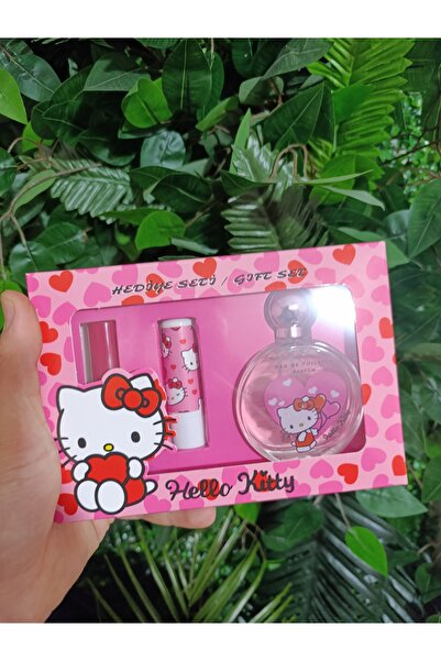 Black Rose Parfüm, ruj ve Hello Kitty oje.