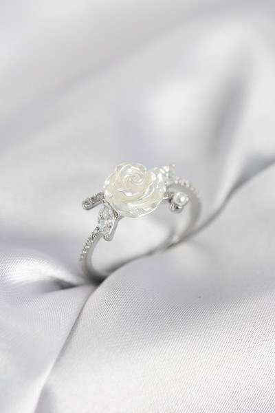 FREEDOM STOREE خاتم نسائي من حجر الزركون باللون الفضي على شكل وردة