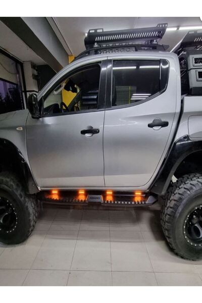 ROAL TUNİNG TOYOTA HİLUX TÜM MODELLERE UYUMLU LED’li (4x4 YAZILI) Yan Basamak...