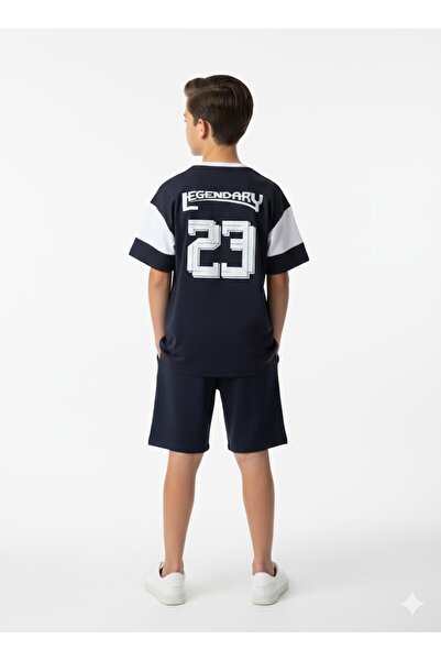 ALANAQA Oversized Orthopedic t-shirt for young men and women.