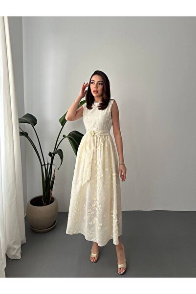 LOKADI Γυναικείο αμάνικο φόρεμα με λεπτομέρεια από 3D κέντημα και επένδυση