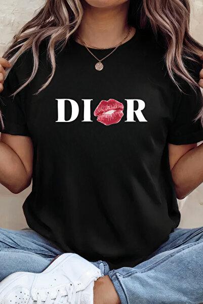 Sarah's Boutique Women's T-shirt – 100% cotton – "Sassy Kiss"