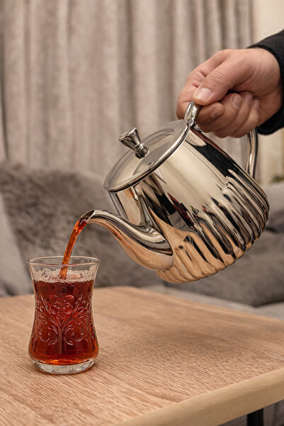 Palaces silver tea or coffee pot