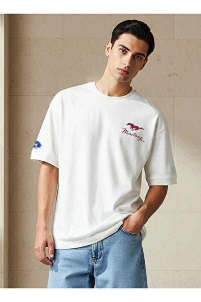 SP Characters Men Regular Fit Crew Neck Short Sleeves Mustang Print T-shirt