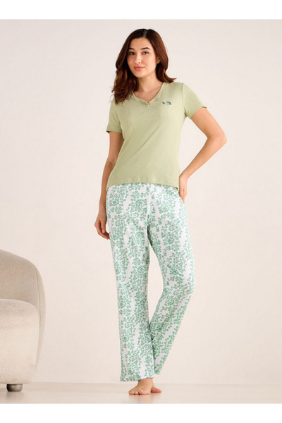 FAV طقم بيجاما مكون من تيشيرت وبنطال