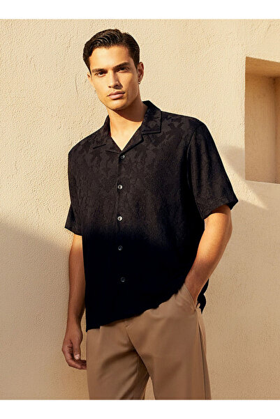 Iconic قميص رجالي بقصة عادية وياقة ذو ملمس بارز