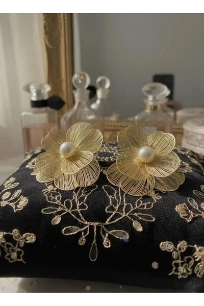 Dorvina Brass Anti-Tarnish Jewelry Gold Color Flower Pattern Pearl Vintage De...