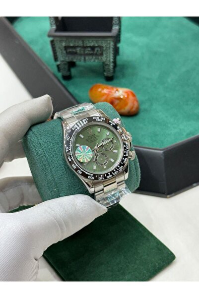 Watchw A stylish watch suitable for everyday use and special occasions, featu...