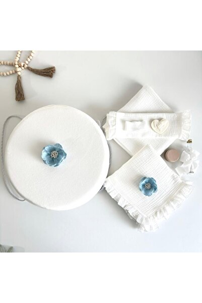 Anya-Events Μουσλινένιο Βαπτιστικό Σετ + Κουτί Σετ με Μπλε Λουλούδι