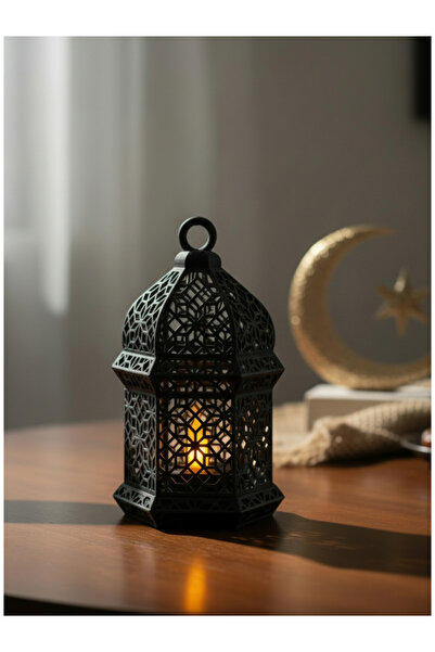 Puzimo Ramazan Dekorasyonu LED Işıklı Fener – Şık Desenli Siyah Mumluk Görünü...