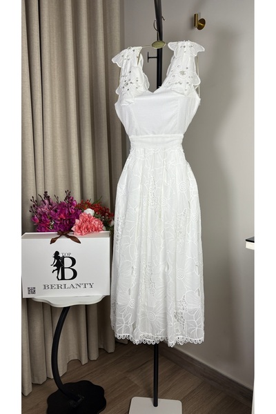 TOP BERLANTY Pure Louis white dress - elegant lace and pearl details