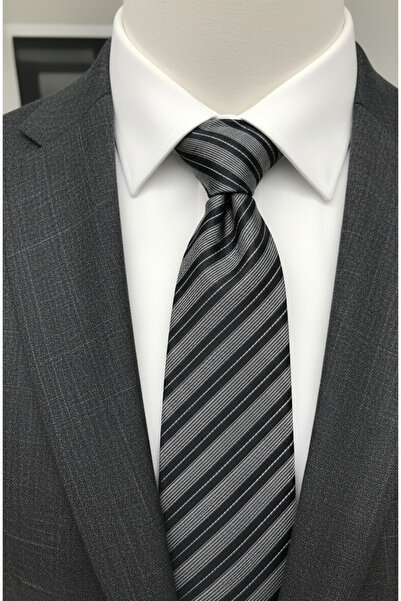 Gutiero Classic Necktie with Gray Patterned Handkerchief