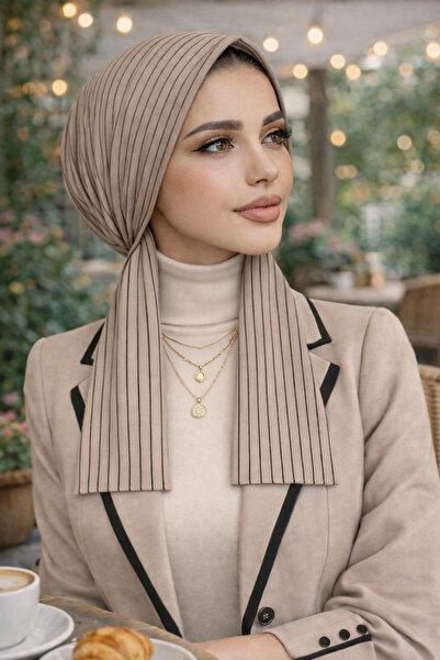 Aişe tesettür وشاح مخطط باللون البيج