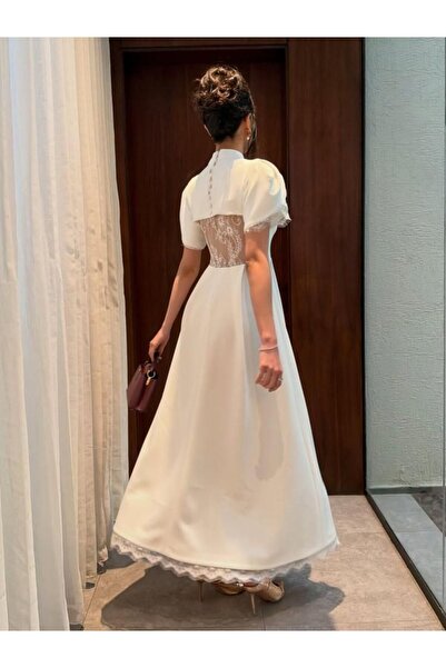 alweshah alahmar فستان أبيض أنيق بقصة واسعة