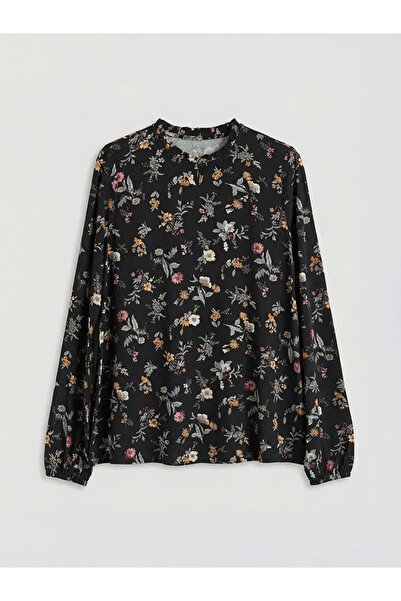 LC Waikiki Μαύρη μπλούζα με βολάν και ψηλό γιακά με λουλούδια