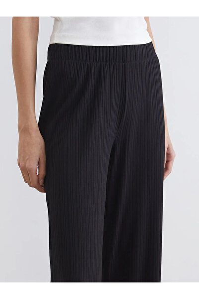 LC Waikiki Μαύρο γυναικείο παντελόνι με ελαστική μέση