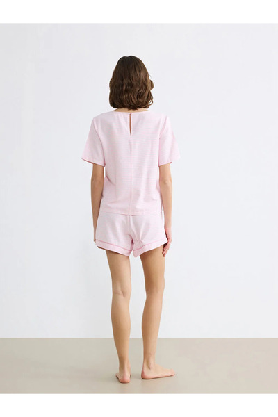 LC Waikiki Ροζ γυναικείο σετ πιτζάμες με ριγέ σορτς και λαιμόκοψη V