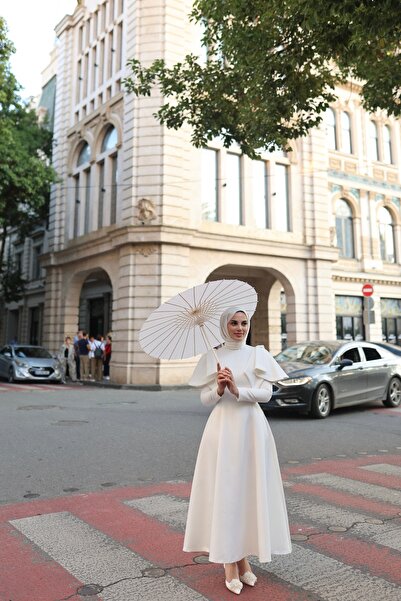 AYŞEYAMAÇLI KADIN BEYAZ OMUZ DETAYLI LİLİUM ABİYE ELBİSE