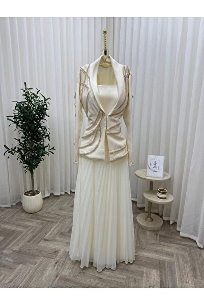 Farah Fashion Here you go, beautiful one, this detailed description of a piec...