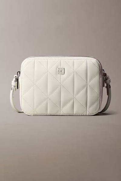 Calvin Klein Kadın Quılted Camera Bag Omuz Çantası - Beyaz