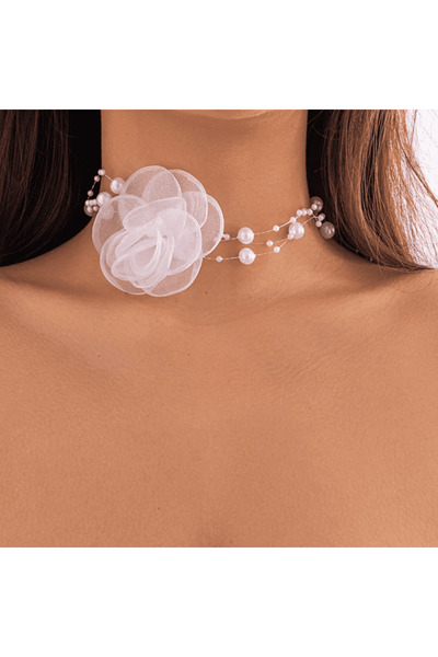 CRM Elegant choker with white flower and decorative pearls