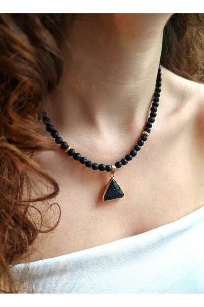 NEMOR STUDIO قلادة من الحجر الطبيعي لاف ستون |   شكل مثلث قوي