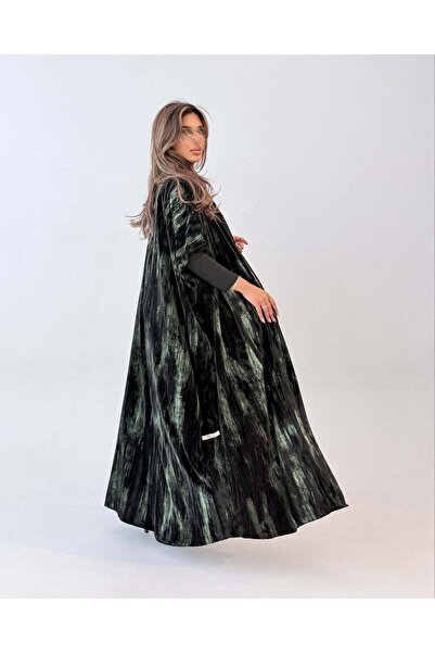 AYA MWT997 - عباية مخملية ملونة نص بشت اكمام ستريتش