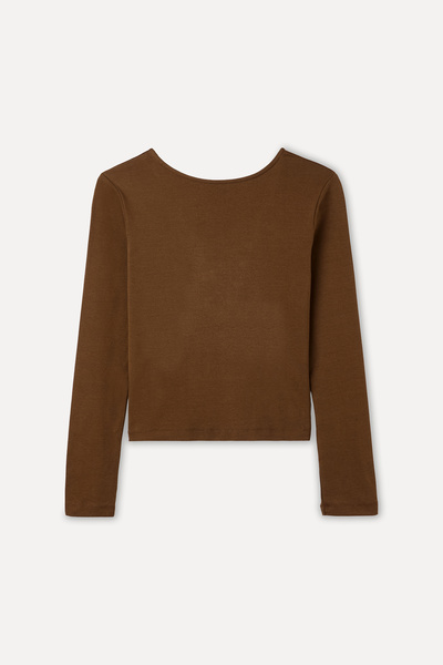 Mudo بلوزة بياقة دائرية وتفاصيل خلفية ضيقة