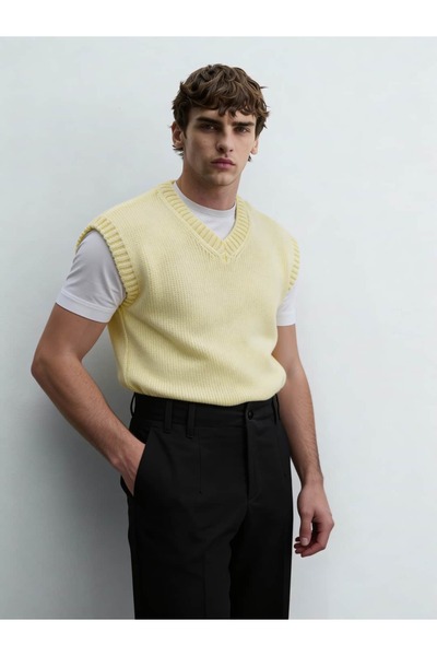 Atelier Old Money Lior V-Neck Cotton Vest FW6010
