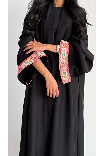 AYA MW1808 - عباية كريب اسود مع تدخيلة كلفة مطرزة