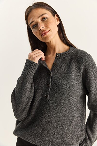 Hiccup Knitted sweater with button collar and relaxed fit LUCCI