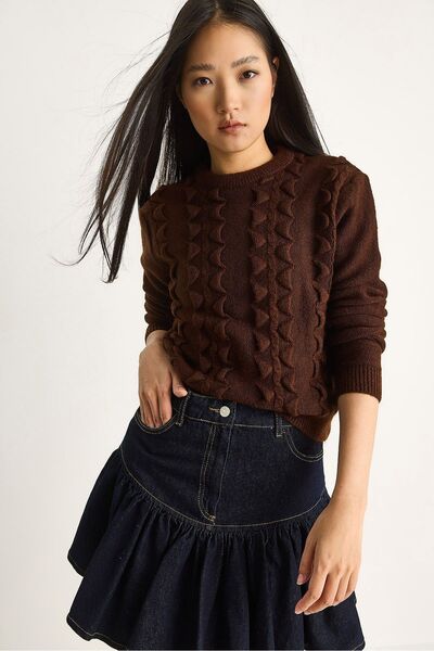 Hiccup Bianco Lucci soft knit sweater with round collar and ruffles