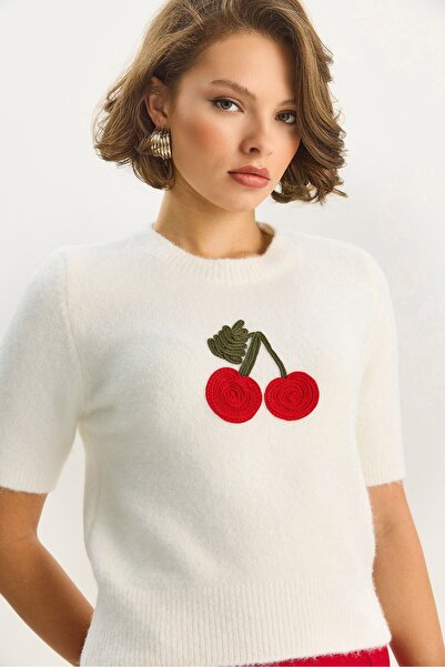 Hiccup Blouse with round collar and LUCCI embroidery