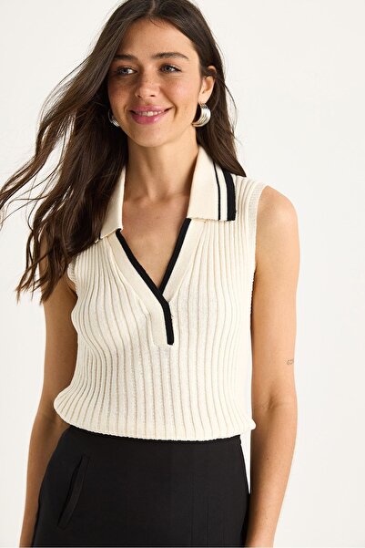 Hiccup Slim Fit blouse with V-neck and buttons