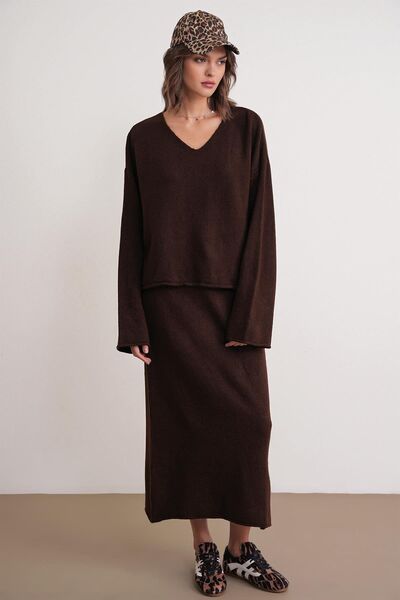 Hiccup Mixray V-neck sweater and skirt knitted set