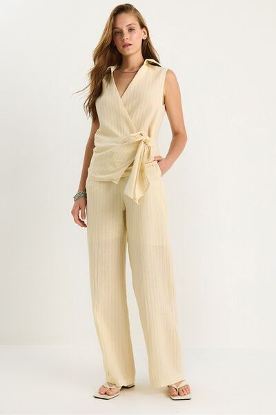 Hiccup Two-piece set with V-neck, high waist and buttons, with stripes