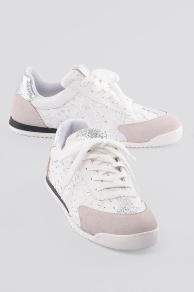 Mubiano حذاء رياضي نسائي مزين بالحجارة باللون الفضي وتفاصيل من الجلد السويدي ...