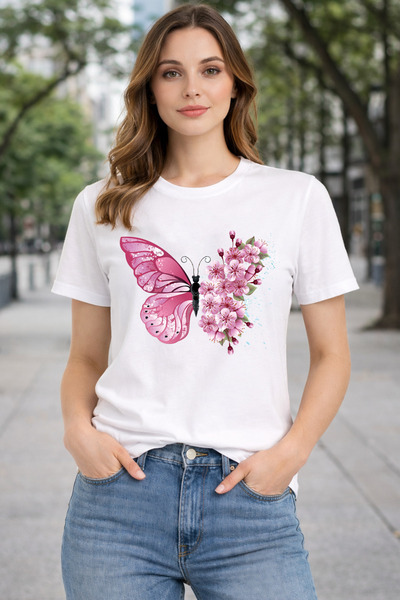 herkesemoda تي شيرت أساسي بتفاصيل طباعة الفراشات والزهور باللون الوردي