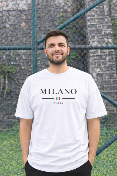 ManifestoGo Unisex majica od jednog džerseja, oversized, sa printom MILANO IT...