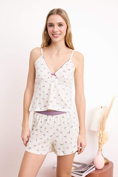 Trendyol Collection Ecru-Blumenmuster-Pyjama-Set mit elastischen Details und ...