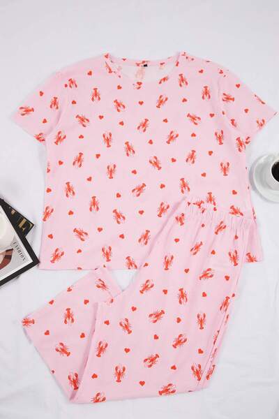 Trendyol Curve Σετ Πιτζάμες Πλεκτό με Σχέδιο Αστακός σε Ροζ Χρώμα, Μεγάλο Μέγ...