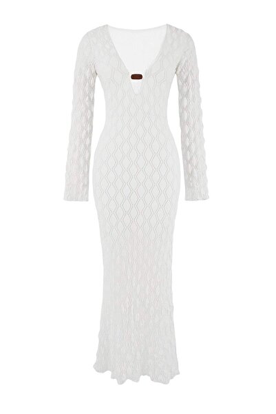 Trendyol Collection Ecru gestricktes Maxi-Strandkleid mit Accessoire-Detail T...