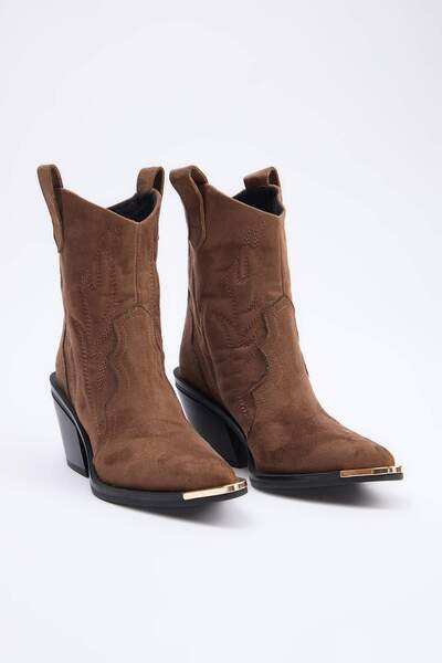 TRENDYOL SHOES Nerzfarbene Premium-Cowboystiefel für Damen mit Metall-Accesso...