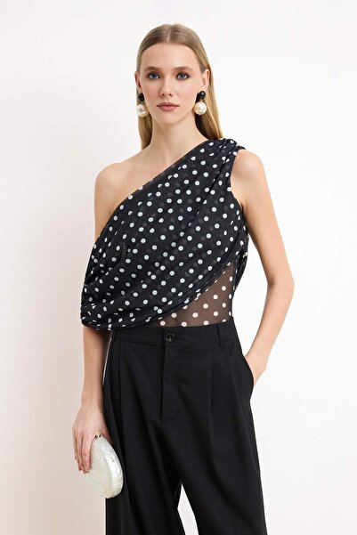 ترينديول كوليكشن بلوزة حفلات بولكا دوت ذات ياقة غير متماثلة باللونين الأسود و...