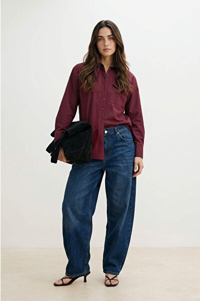 ترينديول كوليكشن قميص بأزرار أمامية وتفاصيل جيب باللون العنابي TWOAW26GO00058