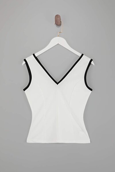 Trendyol Collection Ecru Fitted/V-Neck Sleeveless Ribbed Scuba Crepe Knitted ...