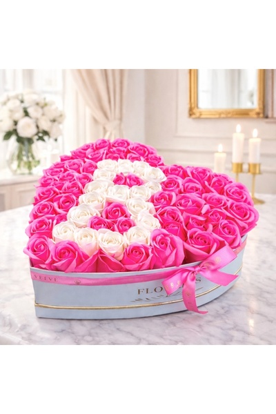 velve Aranjament floral personalizat cu litera,cutie inima, cu 49 trandafiri ...