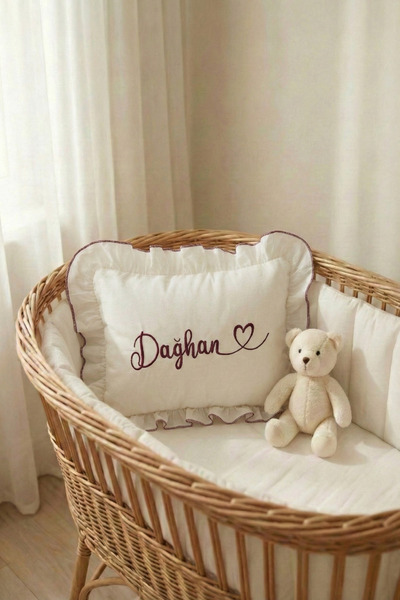 Messido Kişiye Özel Nakışlı İsimli Bebek Yastığı – Fırfırlı,  25x37 cm Bebek ...