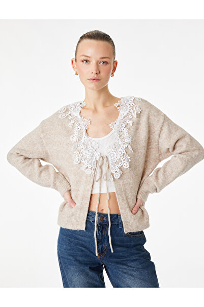 Koton Cardigan tricotat cu mânecă lungă, decolteu în V, cu detaliu din dantel...